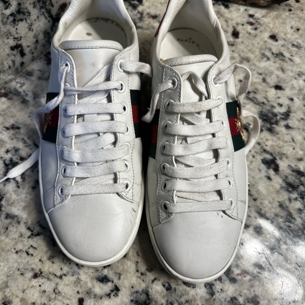 Gucci Ace Embroidered White Leather Sneakers with Green and Red Stripes
